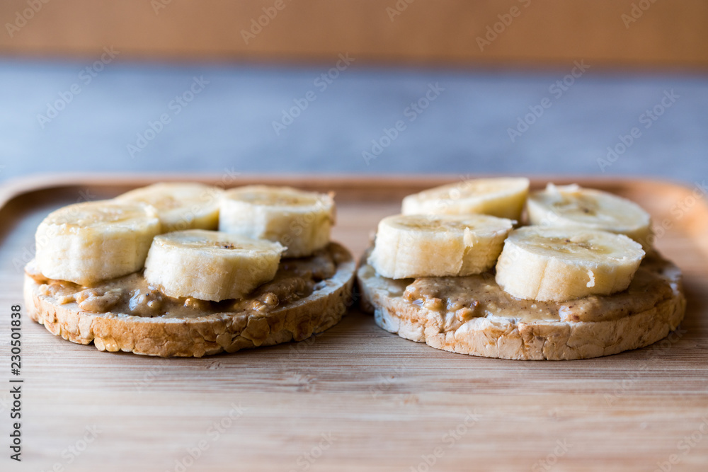 Bulgur Rice Cakes with Sliced Bananas and Peanut Butter / Round Crackers. Bulgur Rice Cakes with Sliced Bananas and Peanut Butter / Round Crackers.