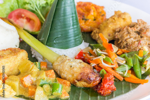 Fototapeta Naklejka Na Ścianę i Meble -  Nasi Campur Bali served on a banana leaf