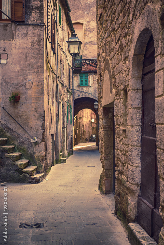 Φωτογραφία Narrow street of medieval ancient tuff city Pitigliano, travel Italy background