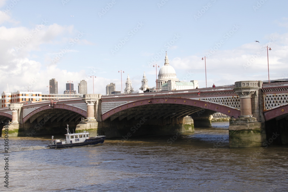 Pont Blackfriars à Londres