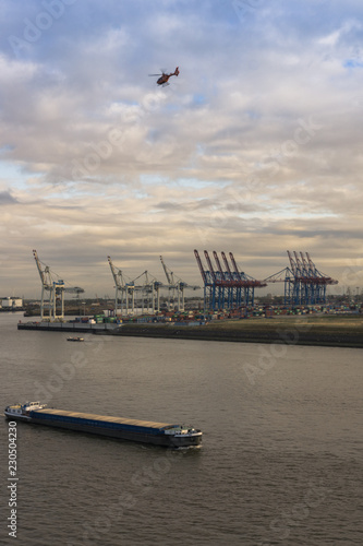 Obraz na płótnie Containerschiff auf der Elb w salonie