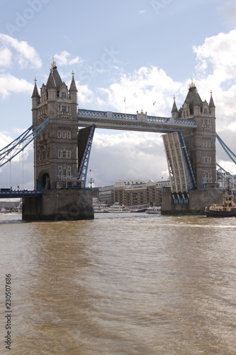 Tower Bridge sur la Tamise    Londres