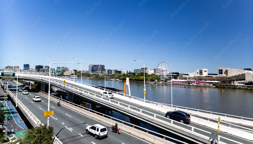 Brisbane – Riverside Expressway and River