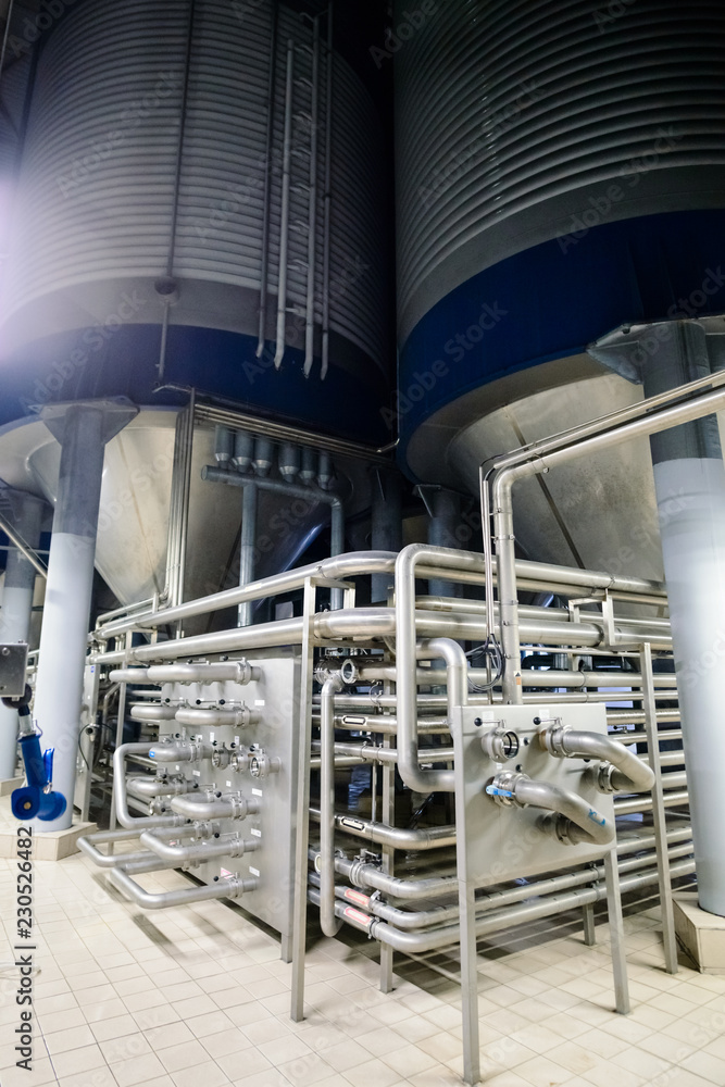 Obraz premium Modern brewery machinery tools for beer and alcohol production