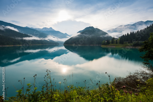 Tableau sur toile Friaul, Sauris di Sotto, Italien, Alpen, Bergsee, Stausee