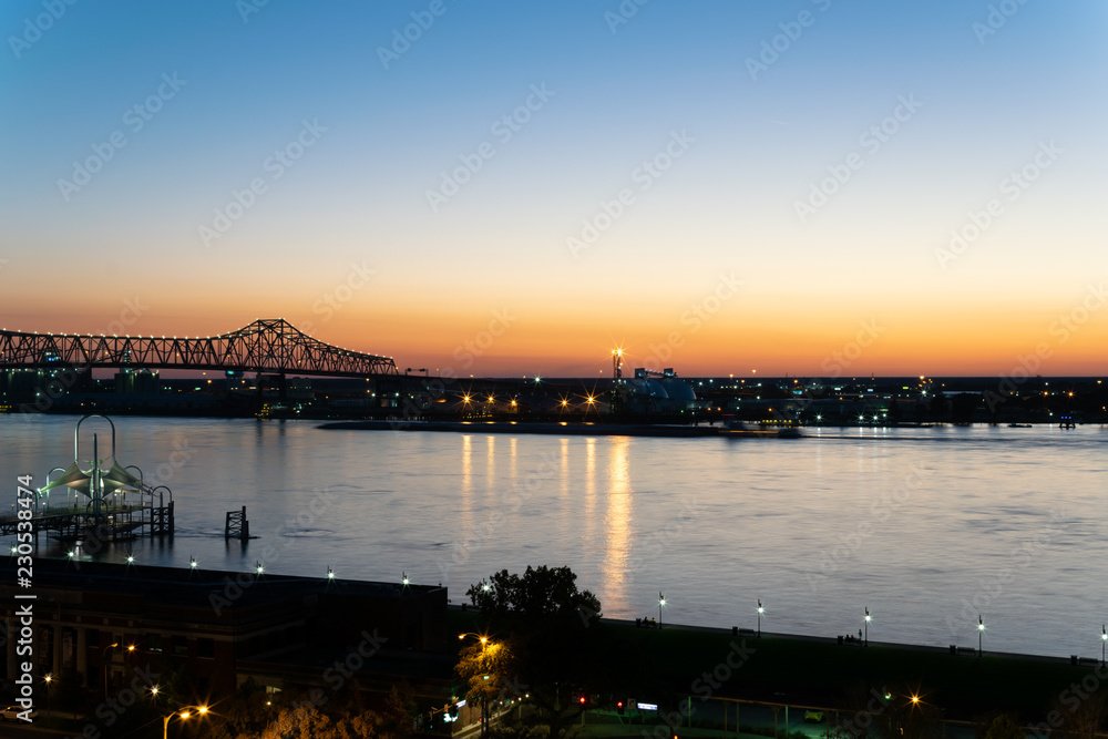 Fototapeta premium Mississippi River Blue Hour in Baton Rouge