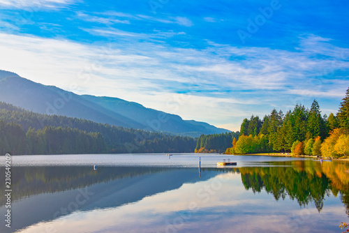 Fototapeta Naklejka Na Ścianę i Meble -  Westwood lake during the fall in Nanaimo, BC, Canada