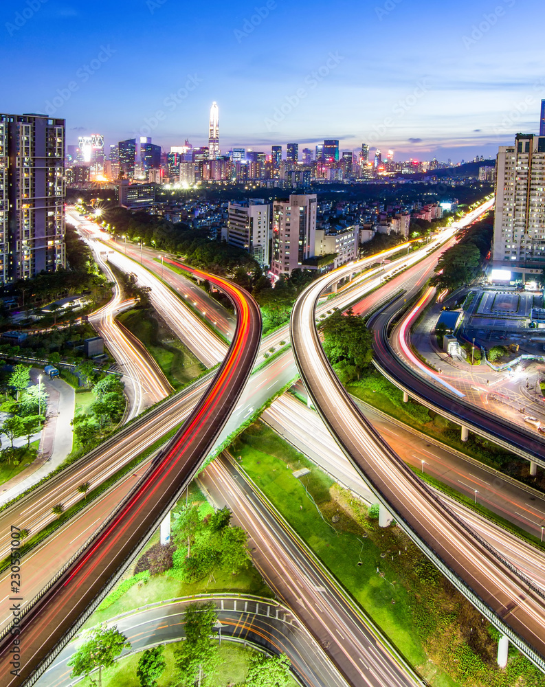 Obraz premium Night traffic in Shenzhen