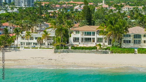 Canvas Print Aerial photography luxury beachfront realty in Miami