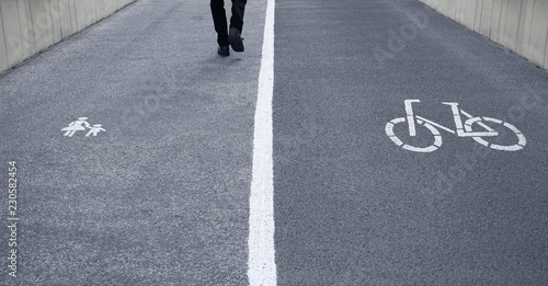 Canvas Print street divided in pedestrian footpath and bike lane
