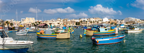 Panorama bunte Boote im Hafen von Marsaxlokk Malta © dietwalther