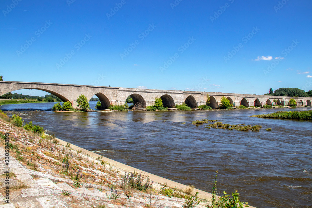 Beaugency. Le pont. Loiret. Centre-Val de Loire