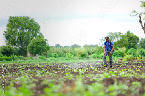 farmer spraying pesticides © PRASANNAPIX