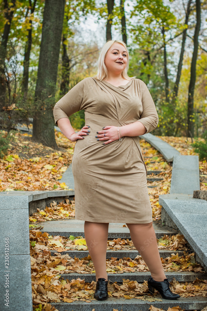 Concept of fashion for big women. Lifestyle of modern lady in big city  life. Ideas for ladies. Life of Beautiful Young Woman xxl size Stock Photo