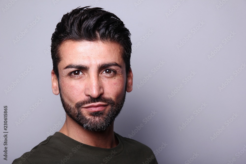 Obraz premium Portret mężczyzny rasy mieszanej