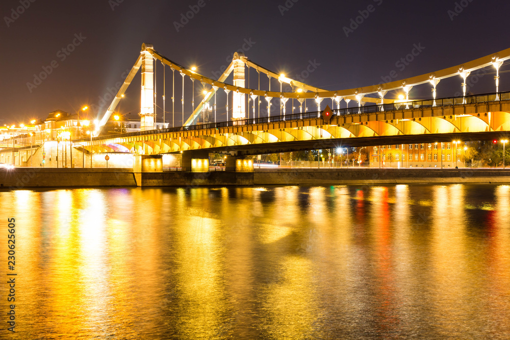 Obraz premium The long beautiful bridge across the river in the evening.