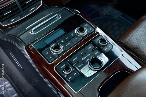 luxury car interior music system, © picsmart