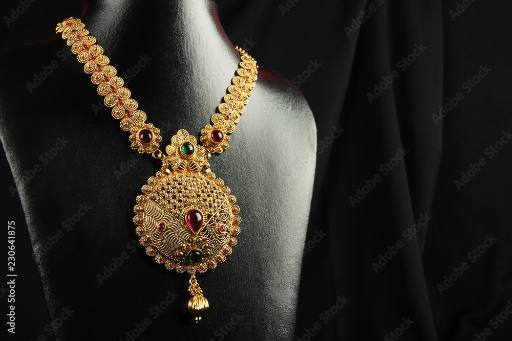 Indian Traditional Gold Necklace with Gemstones Indian Traditional Gold Necklace with Gemstones