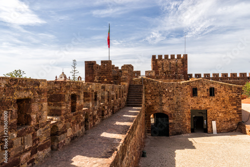 Obraz na płótnie Silves Castle. A medieval fortress built by the Moorish empire/caliphate in the Algarve region of Portugal. w salonie
