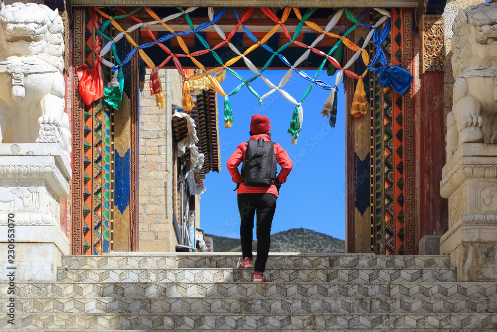 Φωτογραφία Tourist walk around at SongZanLin Temple in Shangri-La (Zhongdian) YunNan China