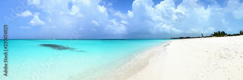 Fototapeta Naklejka Na Ścianę i Meble -  Turks & Caïcos, Grace Bay - white sand beach and turquoise waters