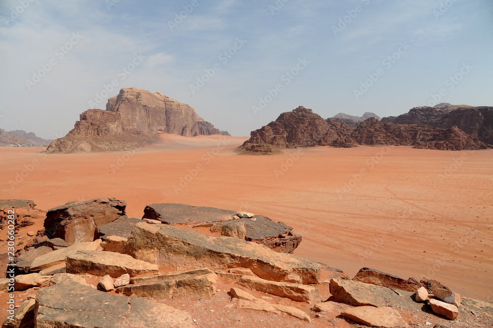 Φωτογραφία Red mountains of the canyon of Wadi Rum desert in Jordan
