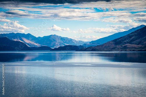 Fototapeta Naklejka Na Ścianę i Meble -  The calm waters of Lake  Wanaka in New Zealand