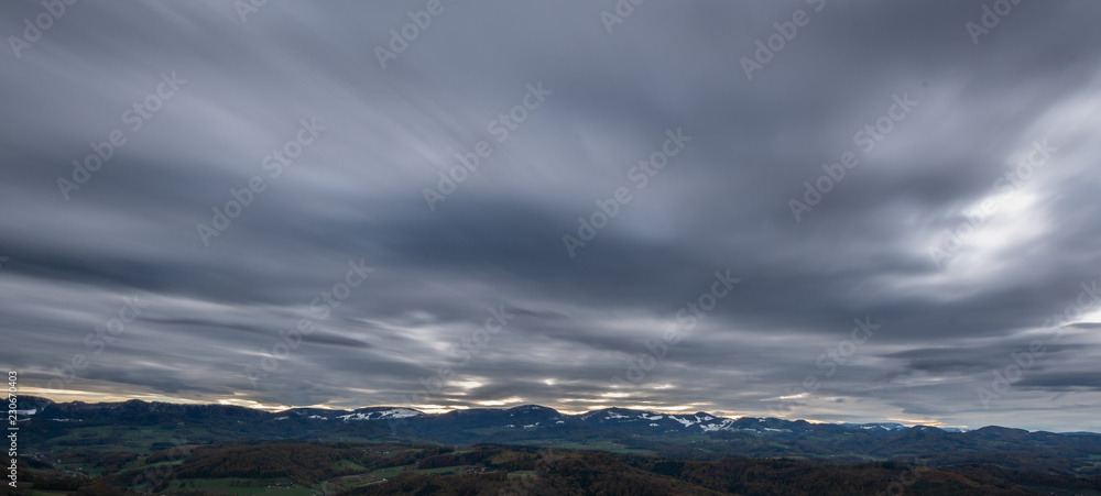 Panorama Sturmwolken über Landschaft