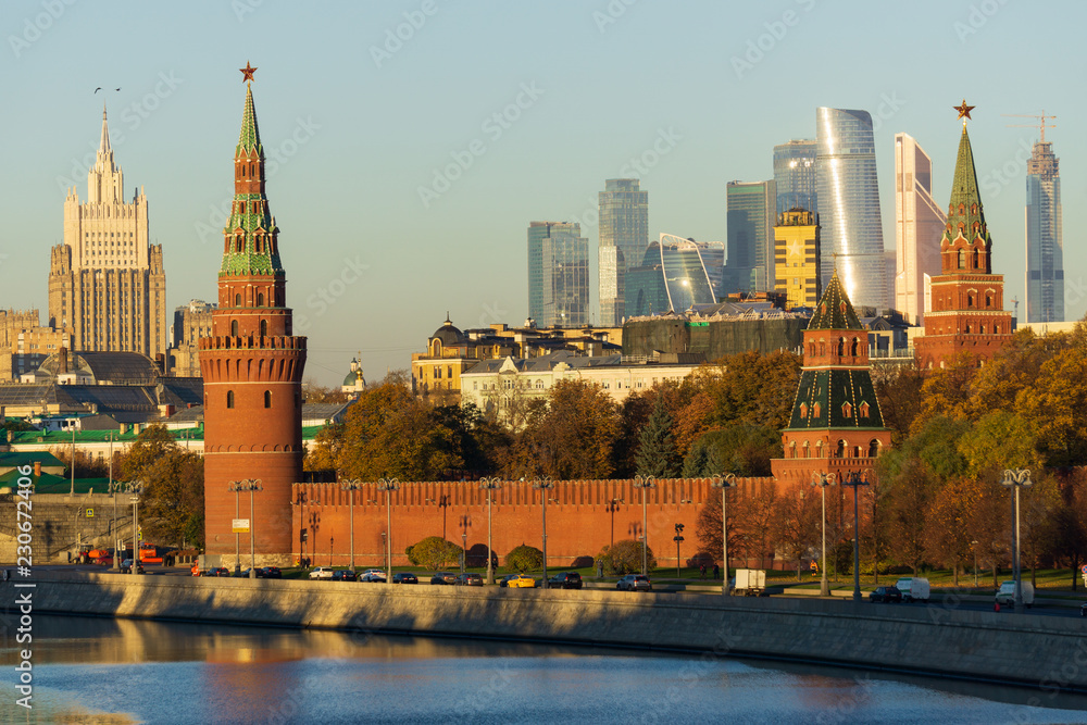 Obraz premium Landscape overlooking the Moscow skyscrapers and the Kremlin