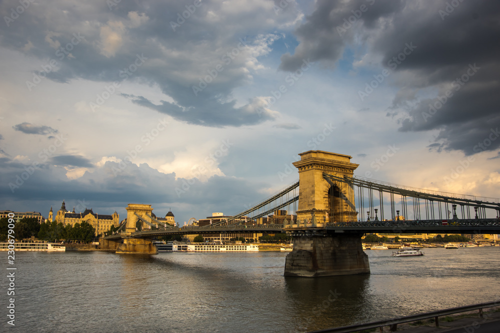 Obraz premium Bridge at Budapest, Hungary