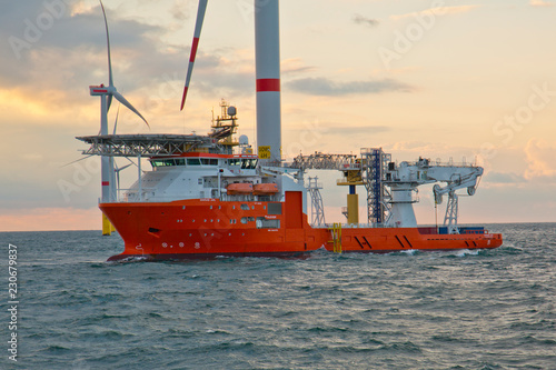 Tableau sur toile offshore support vessel/ accommodation vessel, fitted with walk to work gangway
