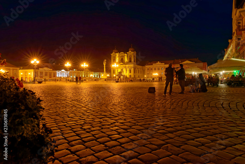 Blick über Piata Unirii bei Nacht photo