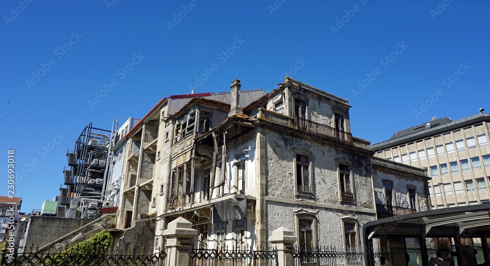 Fototapeta premium traditional buildings of portuguese town porto