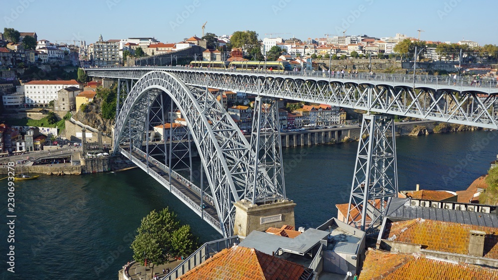 Fototapeta premium douro river in porto with dom luis bridge and houses