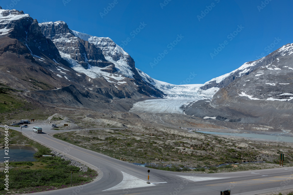 Fototapeta premium Columbia Icefield view from the road between Banff and Jasper National Park