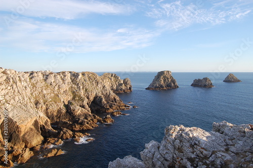 les Tas de Pois, Pointe de Pen-Hir, presqu'île de Crozon (Camaret-sur-Mer, Finistère) en Bretagne, France en juillet