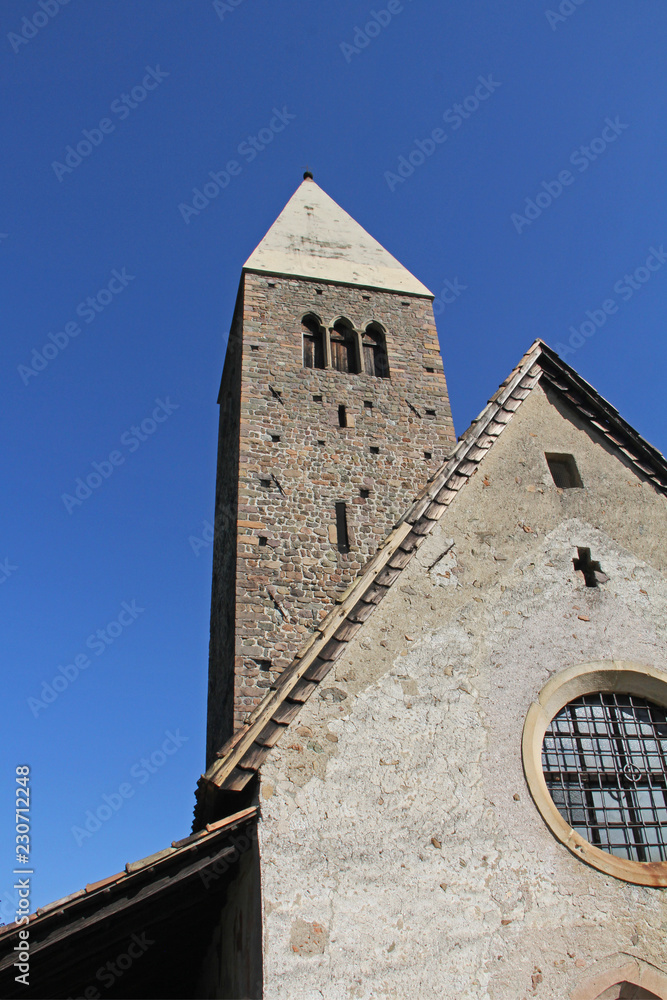 Fototapeta premium chiesa romanica di San Martino in Campiglio presso Bolzano