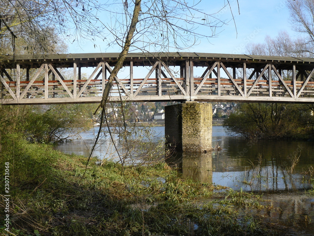 Holzbrücke an der Ahrmündung