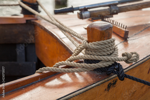 Holzpoller auf altem Segelschiff photo