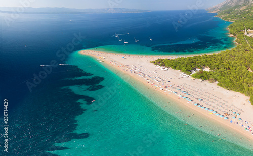 Fototapeta Naklejka Na Ścianę i Meble -  Famous Zlatni rat beach in Bol, Island Brac, Croatia