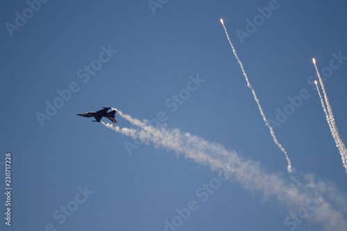 Foto aviones haciendo acrobacias