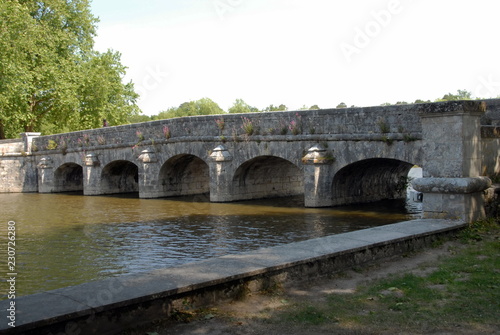 Pont de Chambord traversant la rivière de Cosson, "Châteaux de la Loire", département du Loir-et-Cher, France