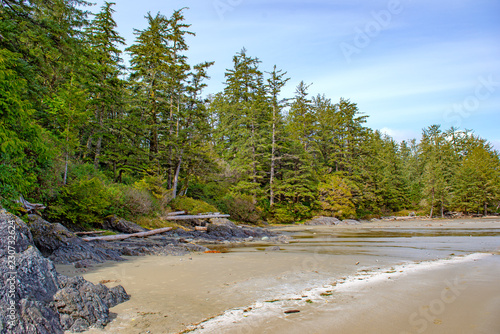 Foto View of Long Beach in Tofino, a popular destination in Vancouver Island, Canada