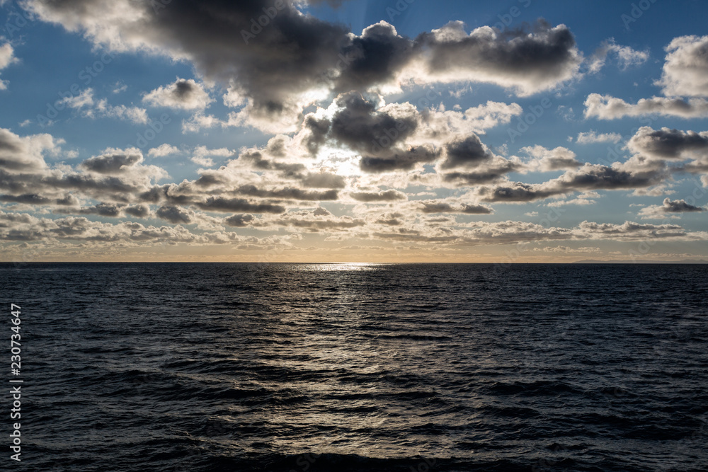 Fototapeta premium Cloudy Ocean