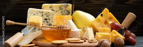 Obraz  z motywem Various types of cheese on a rustic table