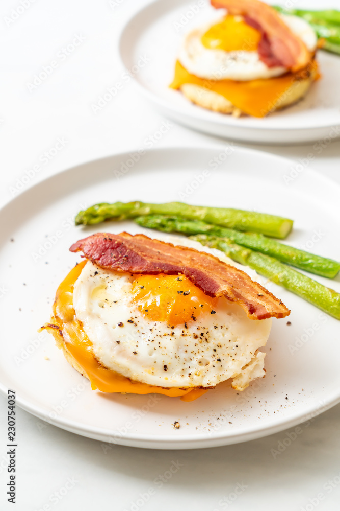 fried egg with bacon and cheese on pancake fried egg with bacon and cheese on pancake