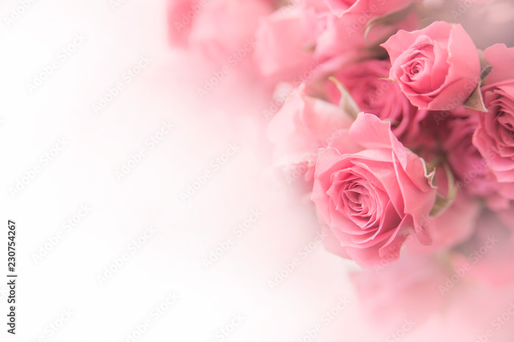 Naklejka premium Prezent z kwiatów róży