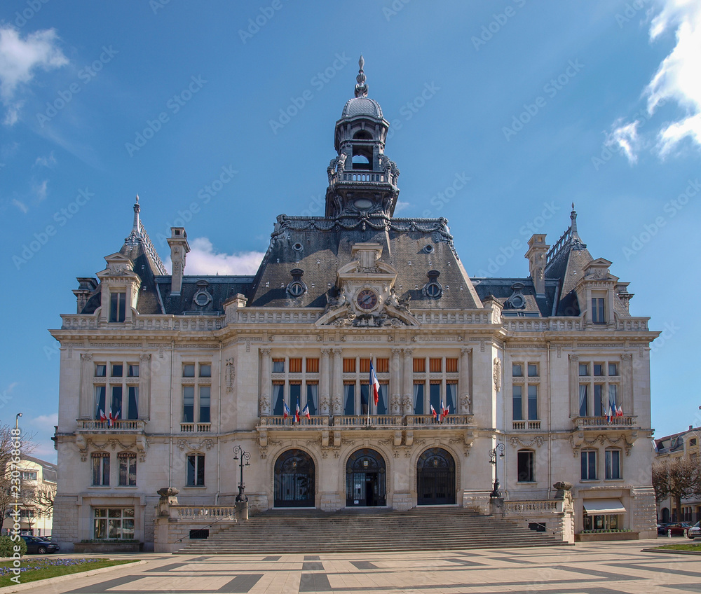 Fototapeta premium Ville de Vichy dans l'Allier. L'Hôtel de Ville