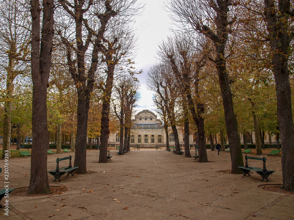 Ville de Vichy dans l'Allier. Palais des Congrès et l'opéra