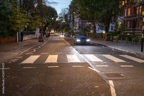 Abbey Road Zebrastreifen bei Nacht, London